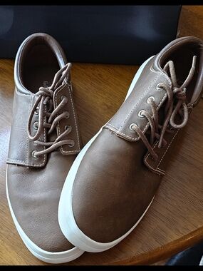 GOODFELLOW & Company Brown Faux Leather Sneakers Dressy Casual Style Sz 9.5 NIB